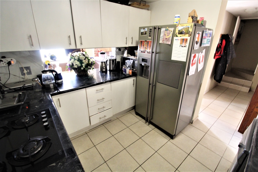 2 Bedroom Property for Sale in Hennopspark Gauteng