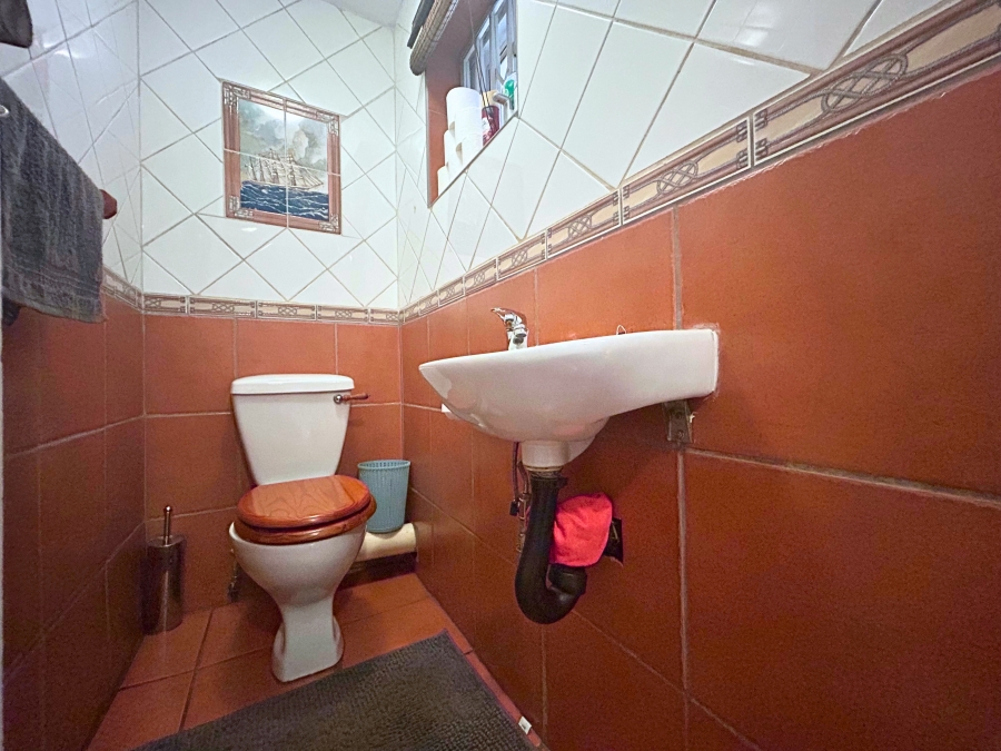 2 Bedroom Property for Sale in Hennopspark Gauteng
