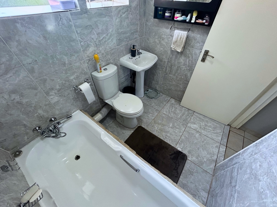 2 Bedroom Property for Sale in Hennopspark Gauteng