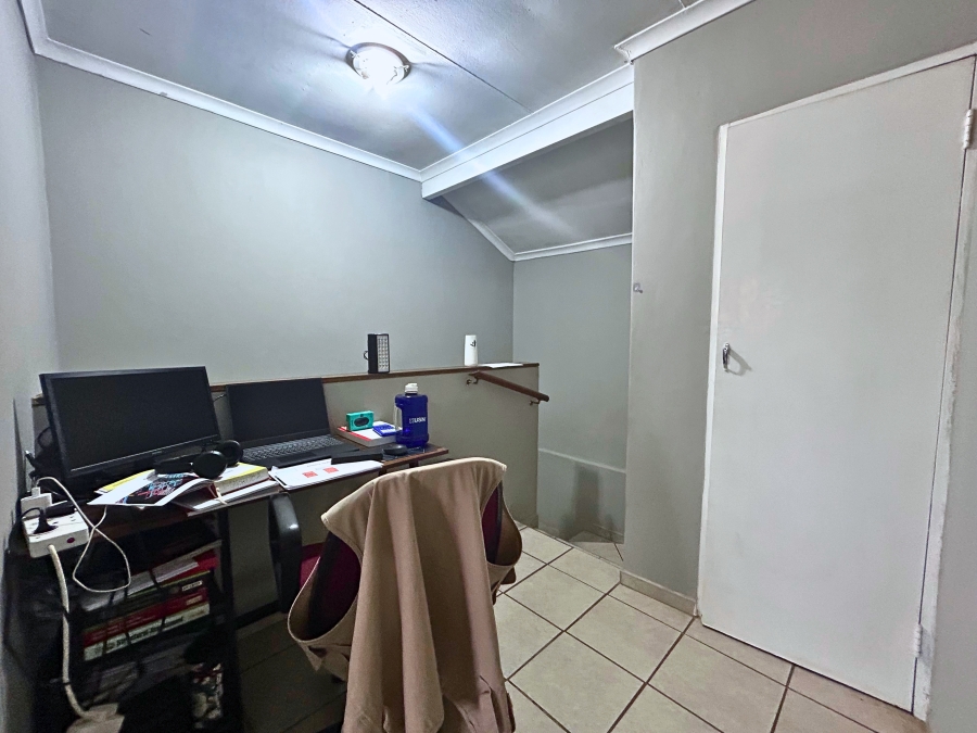 2 Bedroom Property for Sale in Hennopspark Gauteng