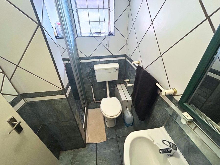 2 Bedroom Property for Sale in Hennopspark Gauteng
