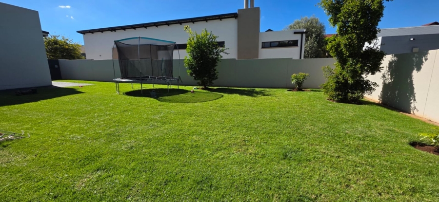 5 Bedroom Property for Sale in Midstream Meadows Gauteng