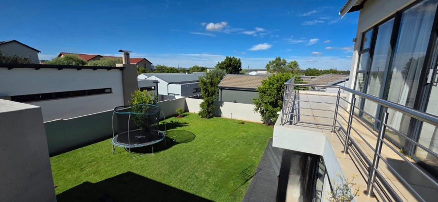 5 Bedroom Property for Sale in Midstream Meadows Gauteng
