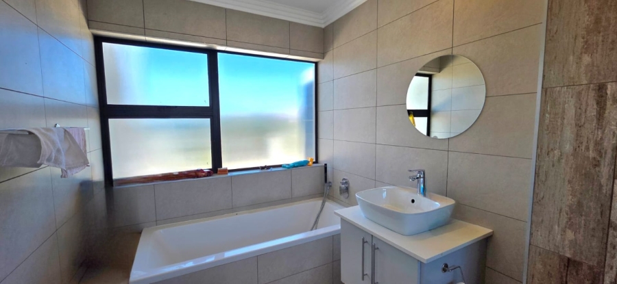 5 Bedroom Property for Sale in Midstream Meadows Gauteng