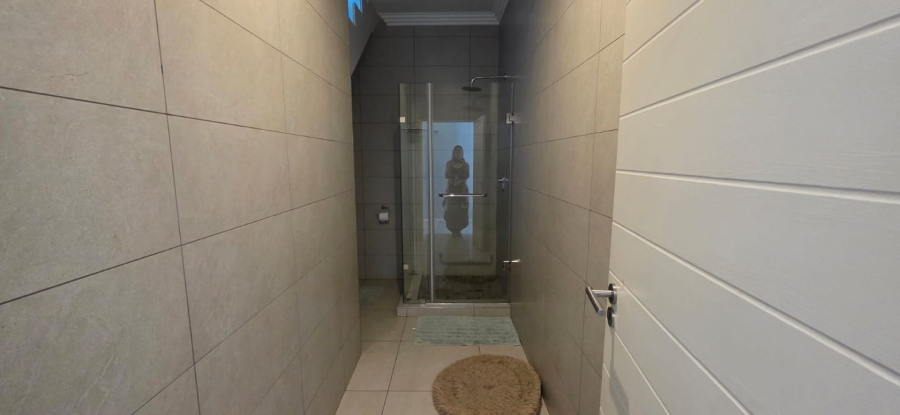 5 Bedroom Property for Sale in Midstream Meadows Gauteng