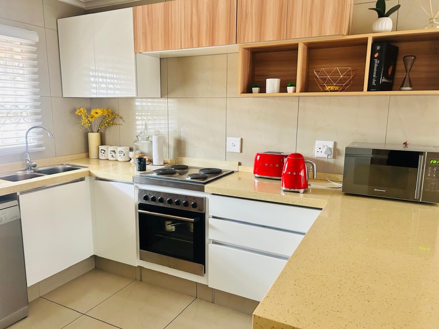 2 Bedroom Property for Sale in Mondeor Gauteng