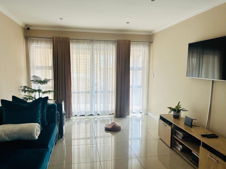 2 Bedroom Property for Sale in Mondeor Gauteng