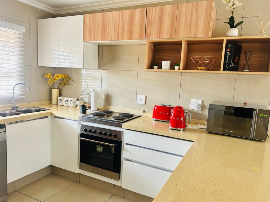 2 Bedroom Property for Sale in Mondeor Gauteng
