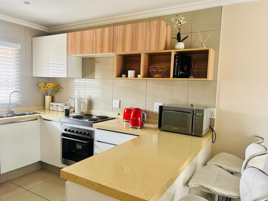 2 Bedroom Property for Sale in Mondeor Gauteng