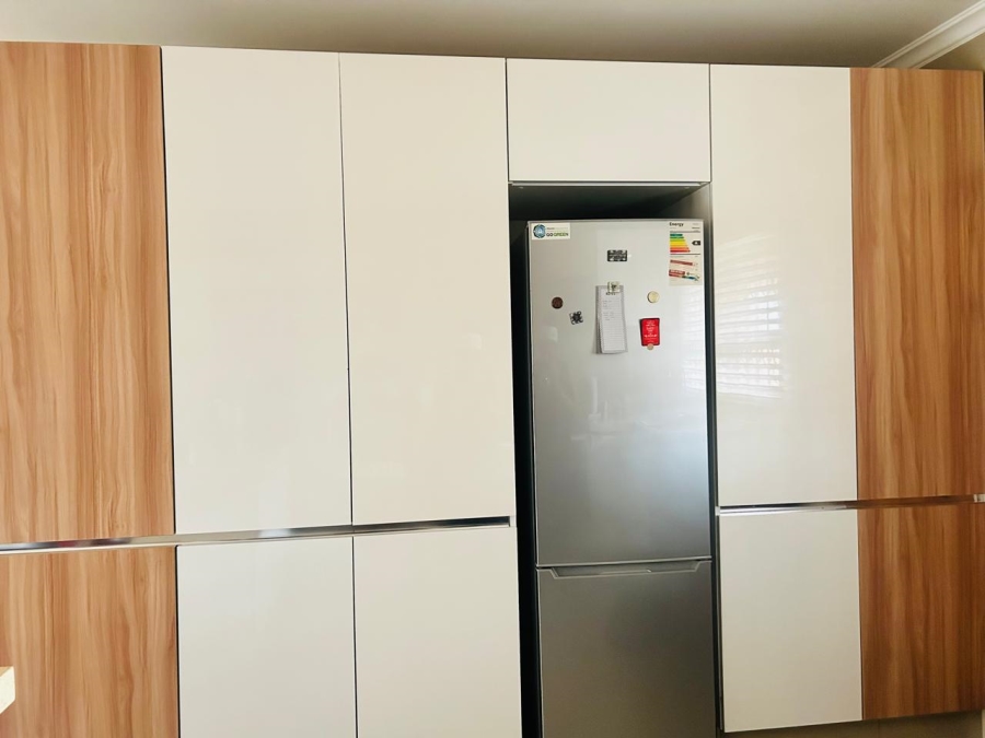 2 Bedroom Property for Sale in Mondeor Gauteng