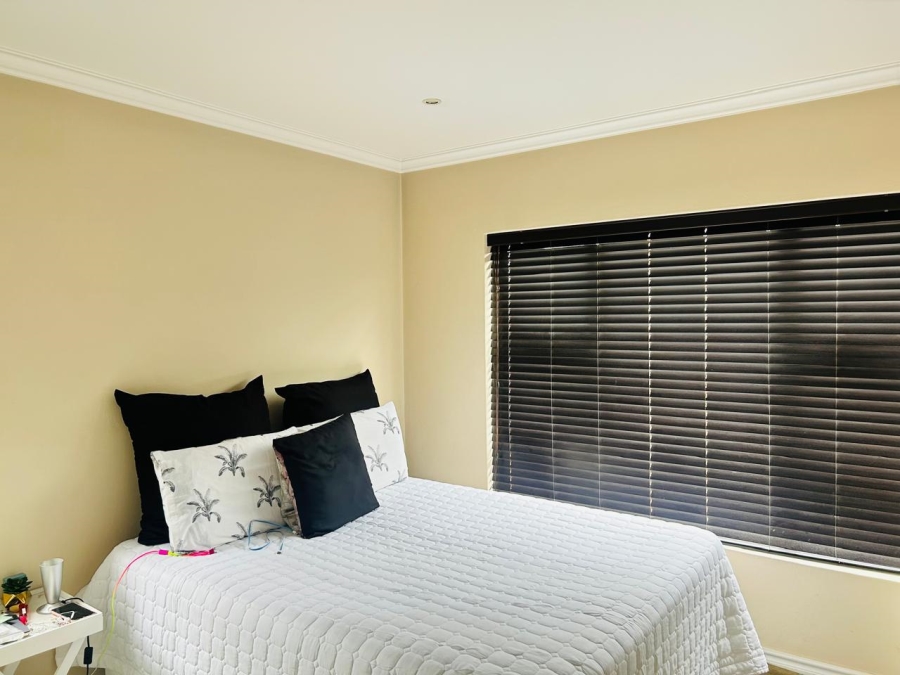 2 Bedroom Property for Sale in Mondeor Gauteng