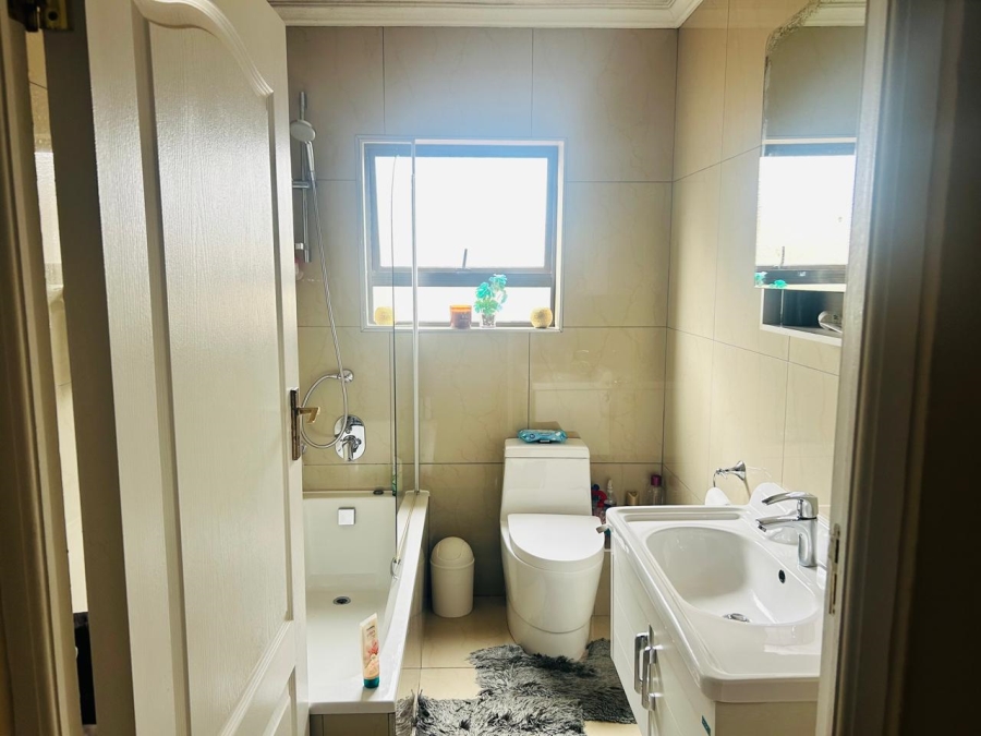 2 Bedroom Property for Sale in Mondeor Gauteng