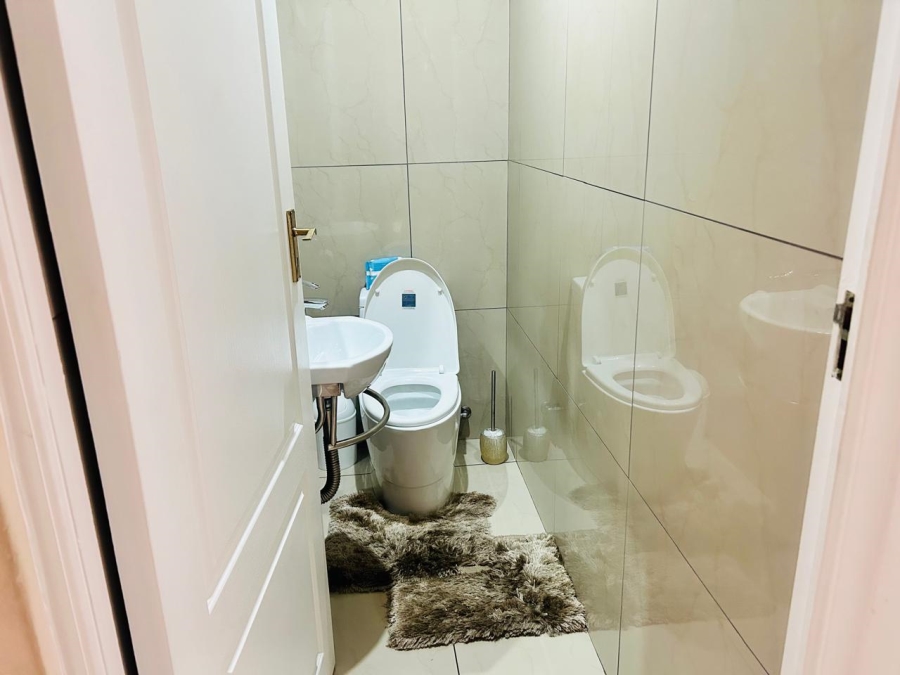 2 Bedroom Property for Sale in Mondeor Gauteng
