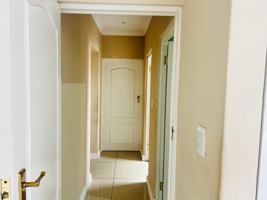 2 Bedroom Property for Sale in Mondeor Gauteng