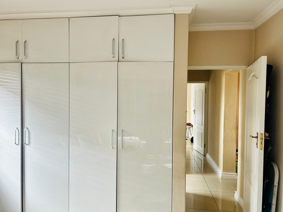 2 Bedroom Property for Sale in Mondeor Gauteng