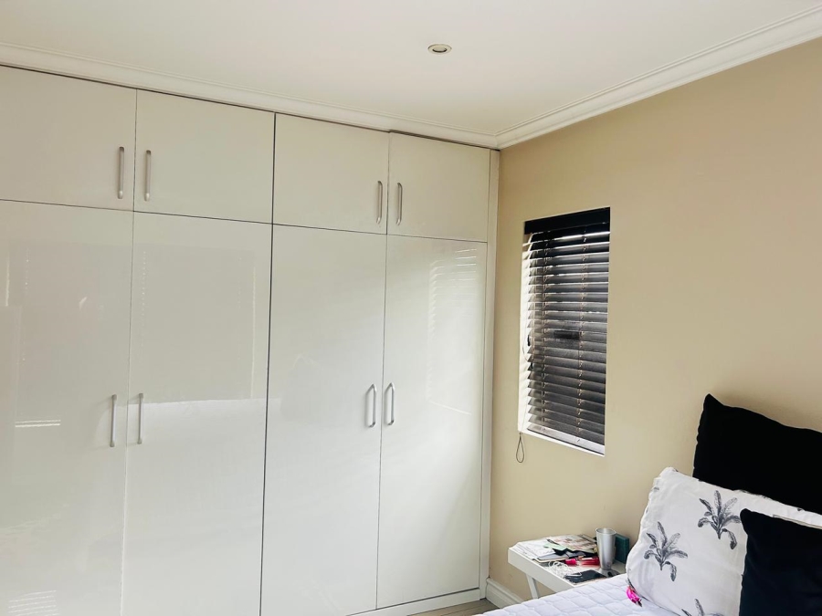 2 Bedroom Property for Sale in Mondeor Gauteng