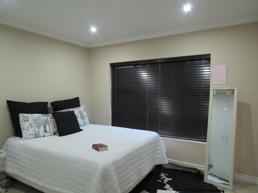 2 Bedroom Property for Sale in Mondeor Gauteng