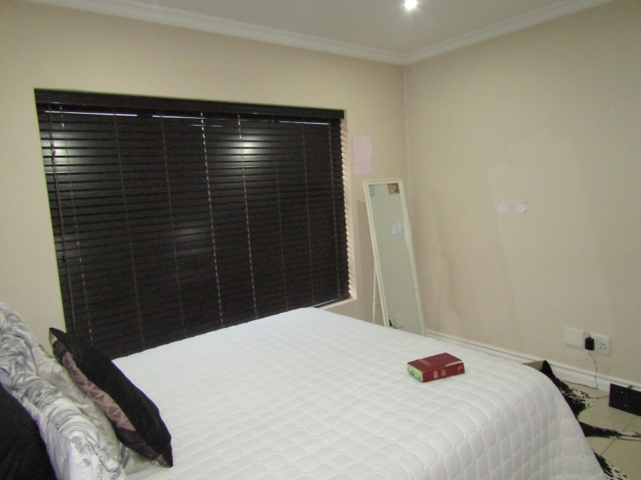 2 Bedroom Property for Sale in Mondeor Gauteng