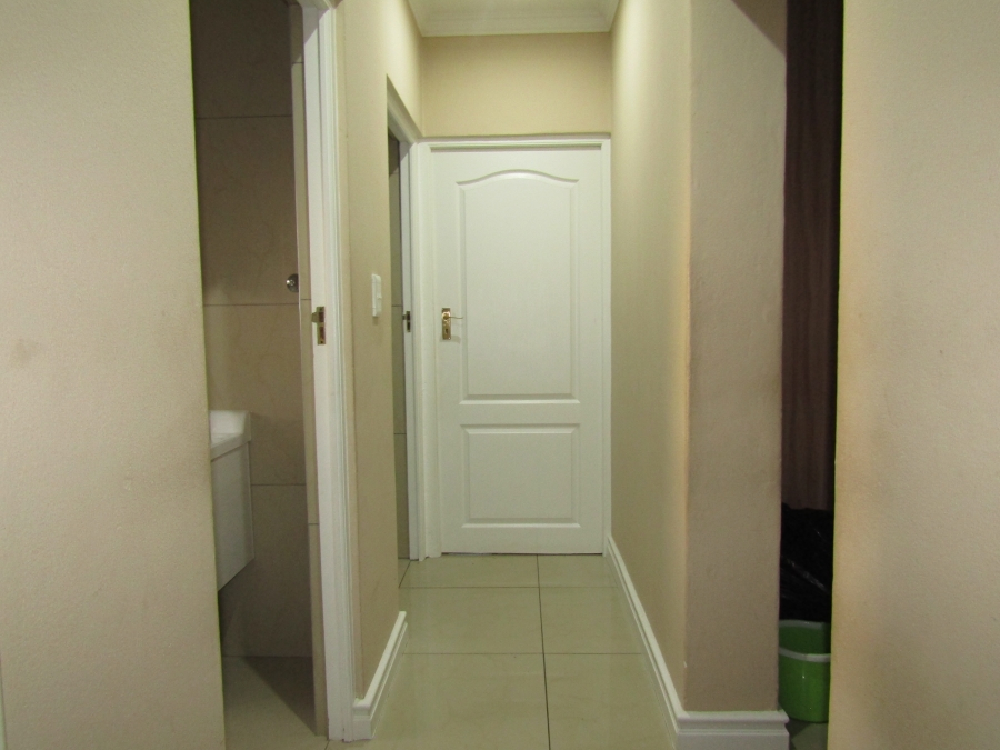 2 Bedroom Property for Sale in Mondeor Gauteng
