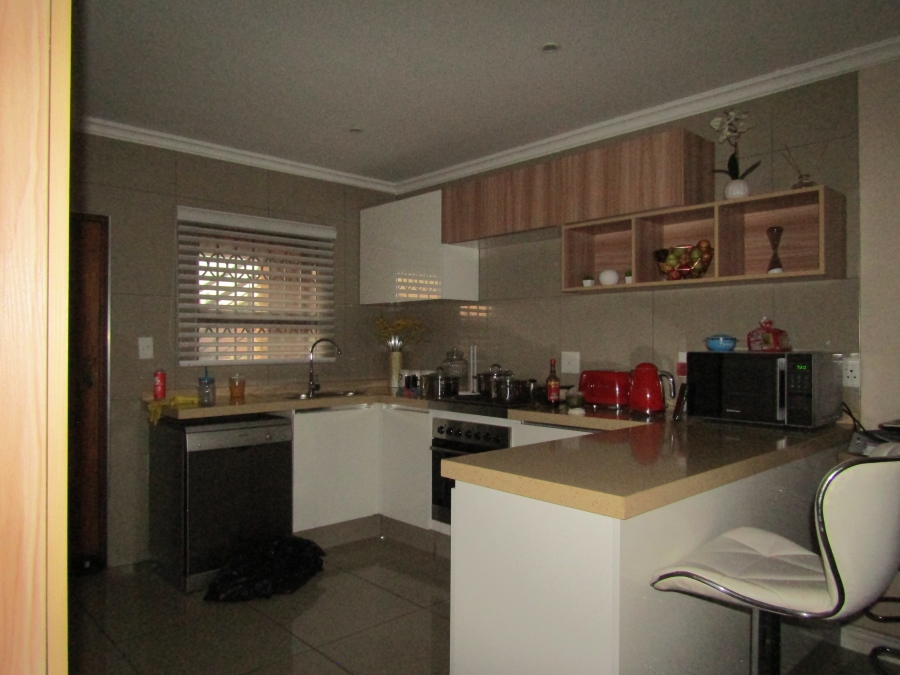 2 Bedroom Property for Sale in Mondeor Gauteng