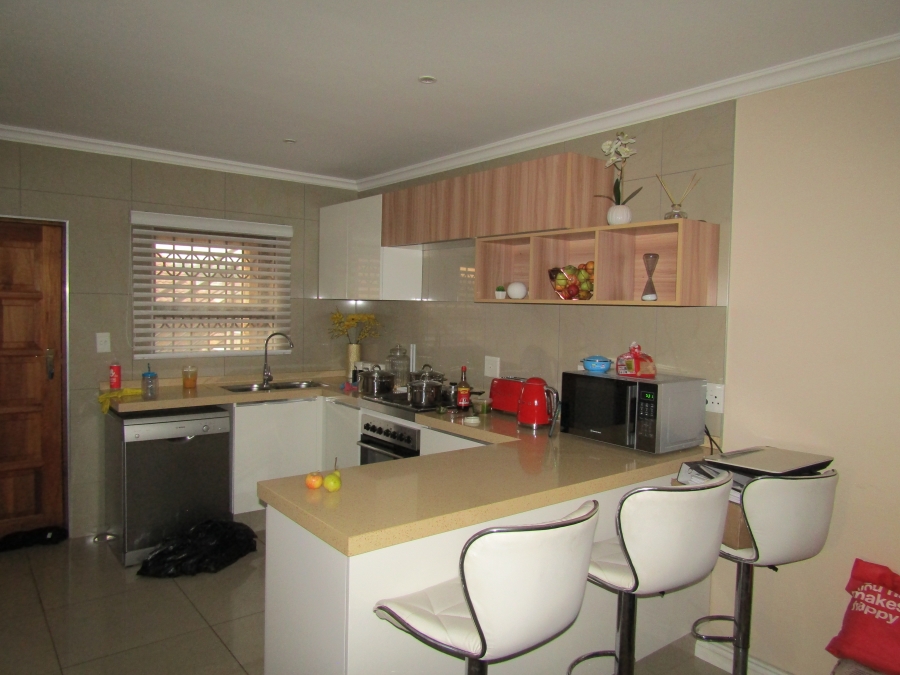 2 Bedroom Property for Sale in Mondeor Gauteng