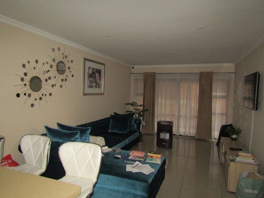 2 Bedroom Property for Sale in Mondeor Gauteng