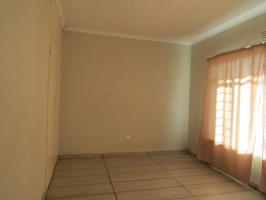 To Let 3 Bedroom Property for Rent in Mondeor Gauteng