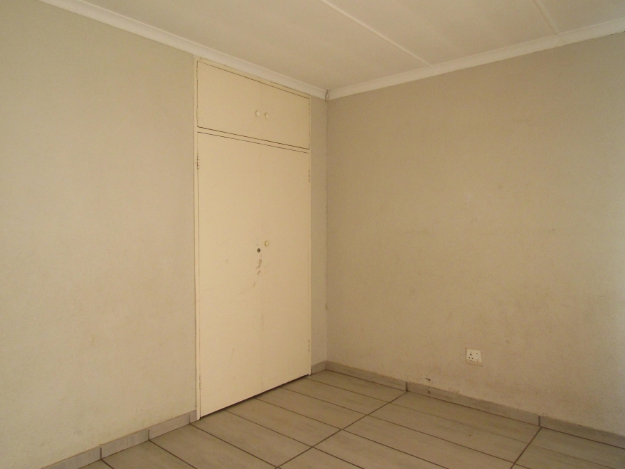 To Let 3 Bedroom Property for Rent in Mondeor Gauteng