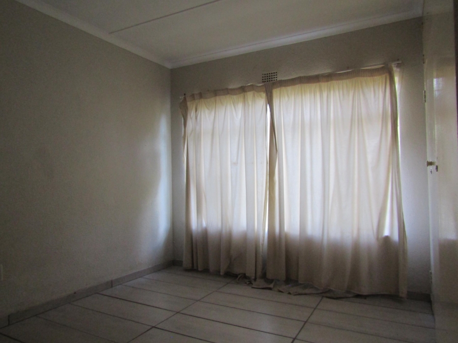 To Let 3 Bedroom Property for Rent in Mondeor Gauteng