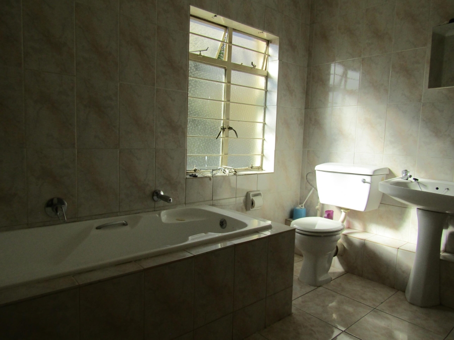 To Let 3 Bedroom Property for Rent in Mondeor Gauteng