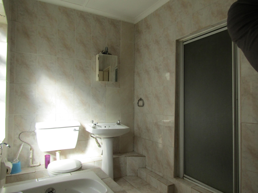 To Let 3 Bedroom Property for Rent in Mondeor Gauteng
