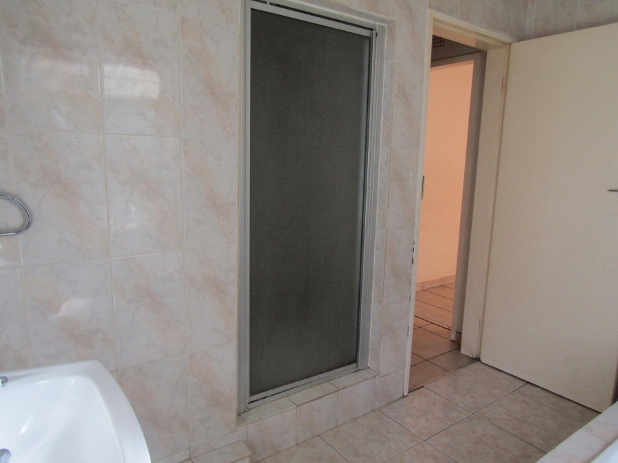 To Let 3 Bedroom Property for Rent in Mondeor Gauteng