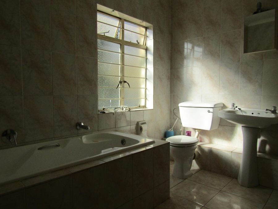 To Let 3 Bedroom Property for Rent in Mondeor Gauteng