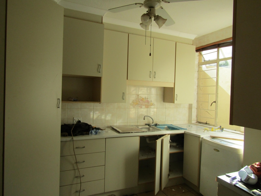 To Let 3 Bedroom Property for Rent in Mondeor Gauteng