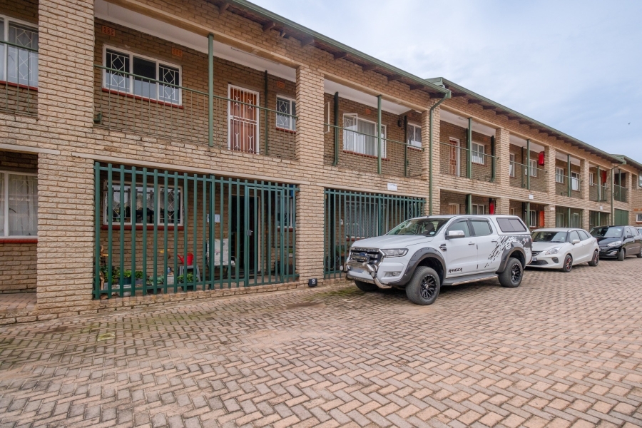 2 Bedroom Property for Sale in Lewisham Gauteng