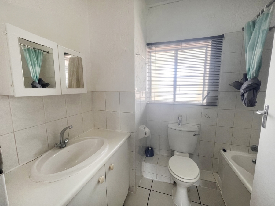 1 Bedroom Property for Sale in Glensan Gauteng
