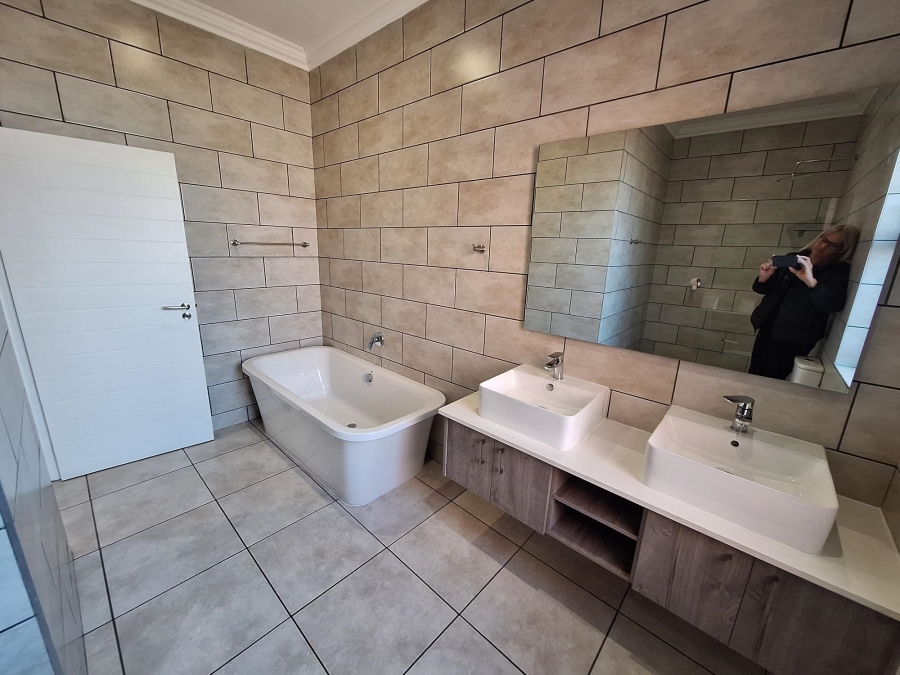3 Bedroom Property for Sale in Six Fountains Residential Estate Gauteng