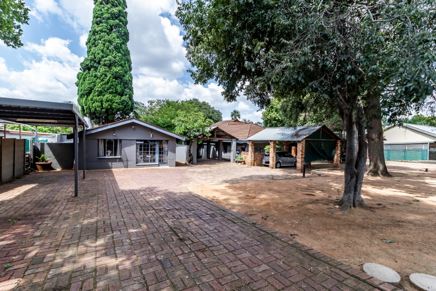 5 Bedroom Property for Sale in Rietfontein Gauteng