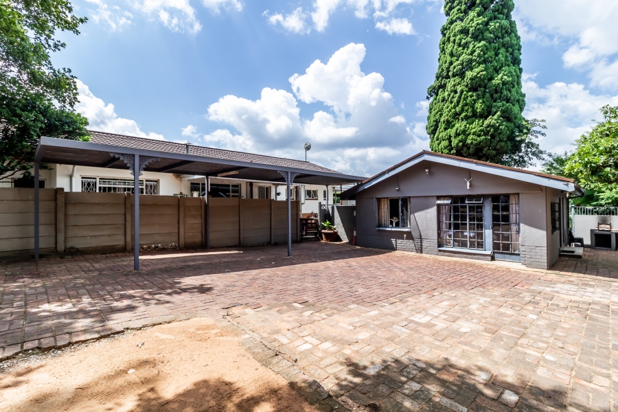 5 Bedroom Property for Sale in Rietfontein Gauteng