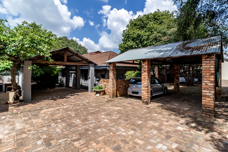 5 Bedroom Property for Sale in Rietfontein Gauteng