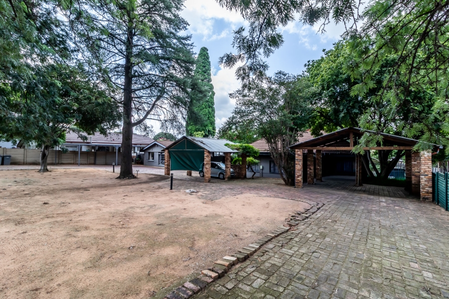 5 Bedroom Property for Sale in Rietfontein Gauteng