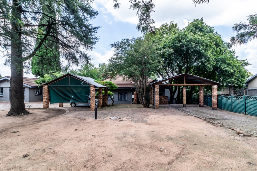 5 Bedroom Property for Sale in Rietfontein Gauteng