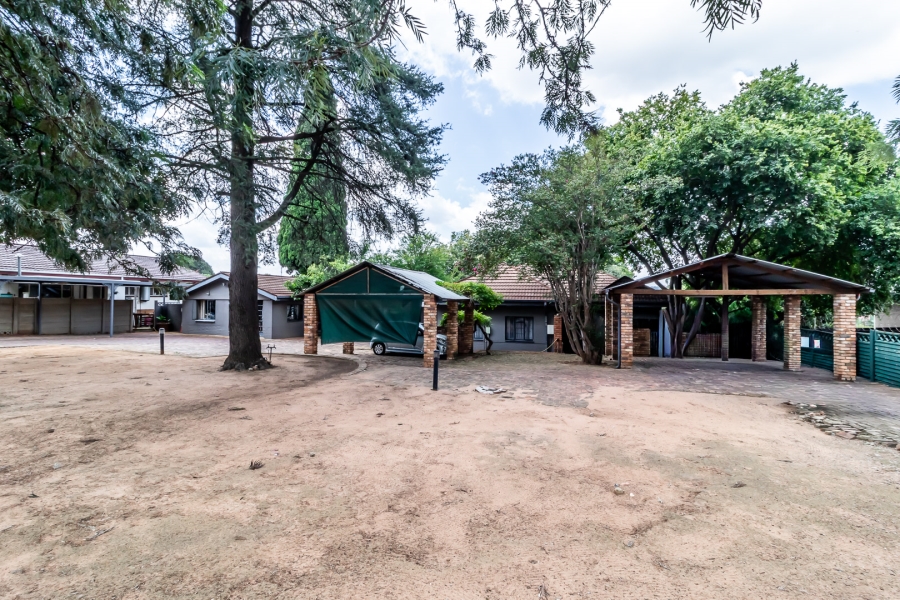 5 Bedroom Property for Sale in Rietfontein Gauteng