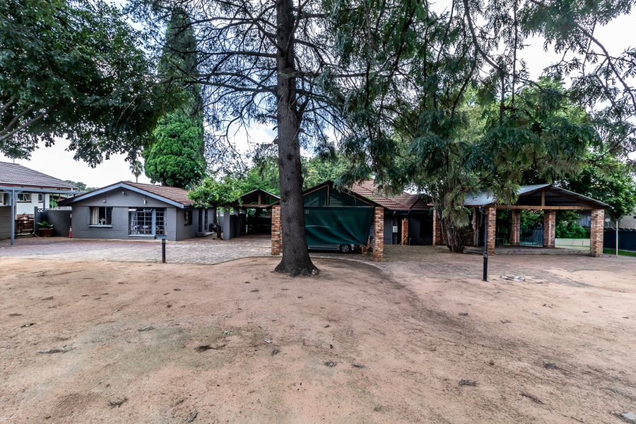 5 Bedroom Property for Sale in Rietfontein Gauteng