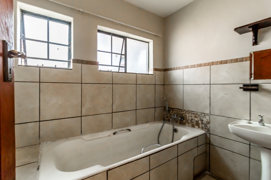 5 Bedroom Property for Sale in Rietfontein Gauteng