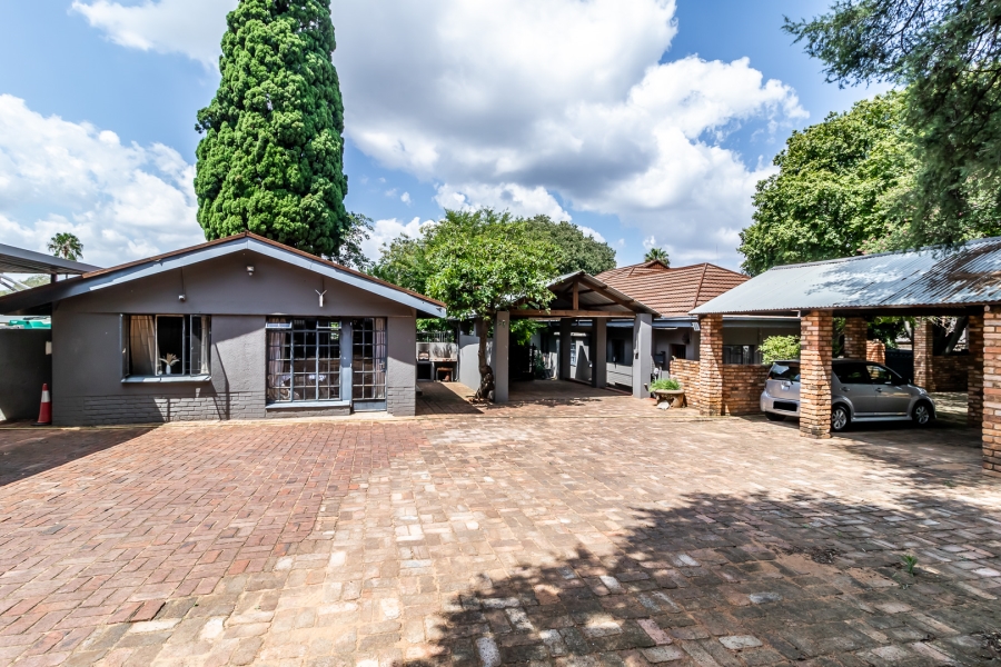5 Bedroom Property for Sale in Rietfontein Gauteng
