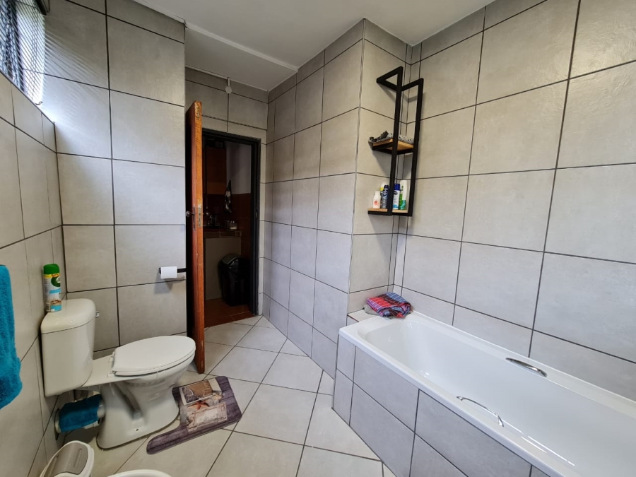 5 Bedroom Property for Sale in Rietfontein Gauteng