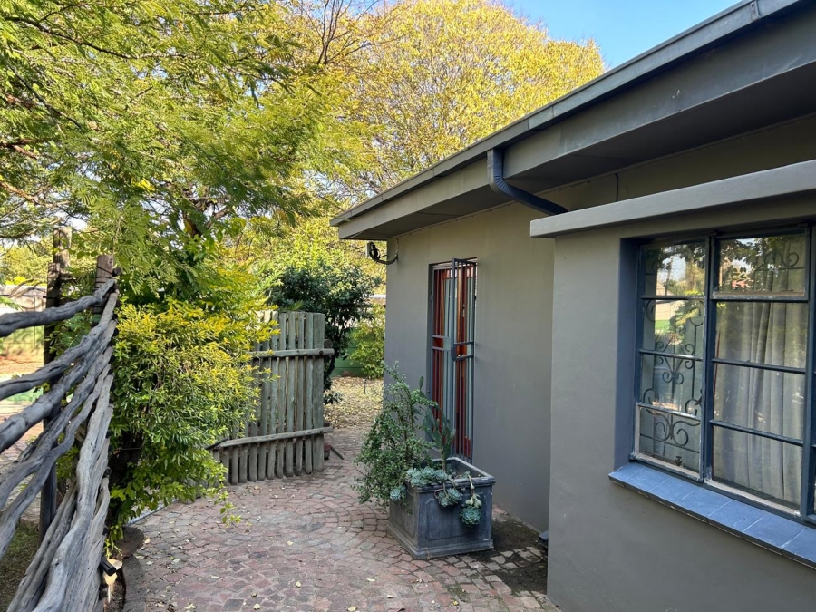5 Bedroom Property for Sale in Rietfontein Gauteng