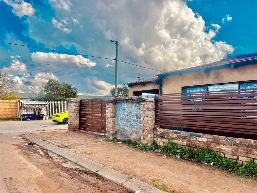 3 Bedroom Property for Sale in Etwatwa Gauteng