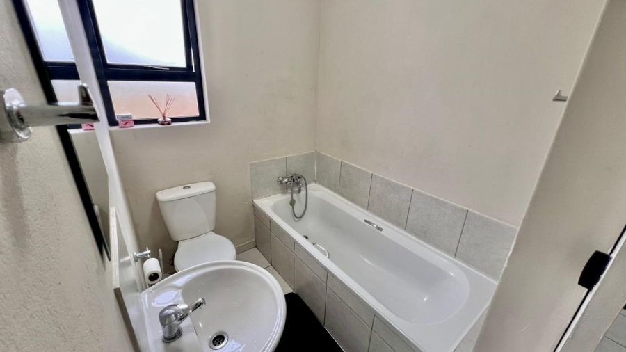 3 Bedroom Property for Sale in Kenleaf Gauteng